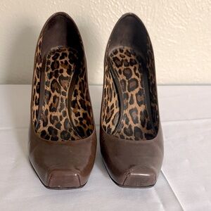 Pre-Owned Giani Bernini Brown Bee-Have Pumps in Nutty Brown